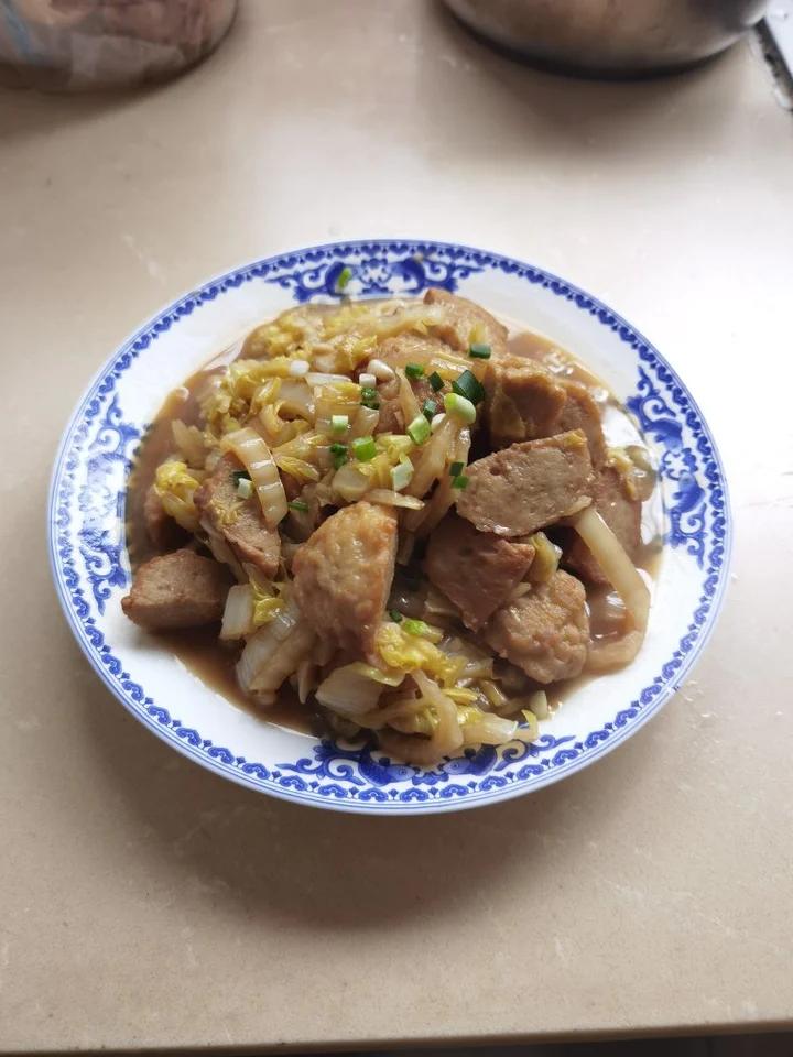 厨下美妈做的大白菜烧自制口感q弹肉丸子