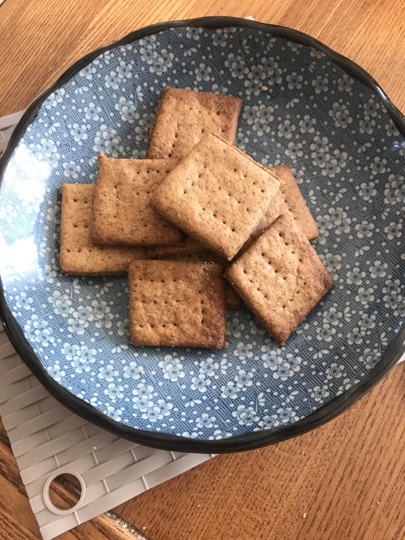 薄薄的，脆脆的，减肥期也能吃的全麦苏打饼干