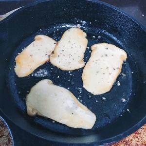 夏日一口鲜－黄油海盐煎松茸的做法 步骤5