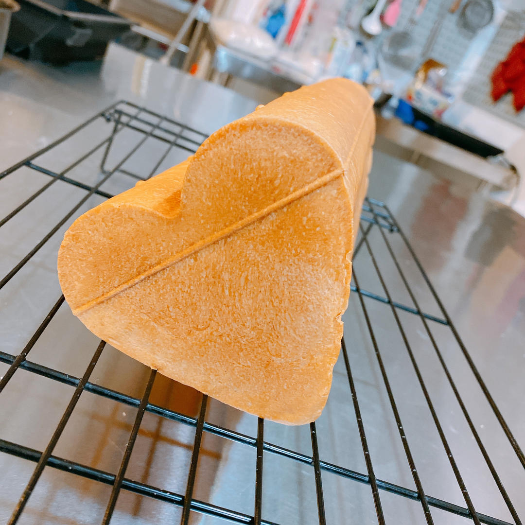 三色葡萄干心形吐司