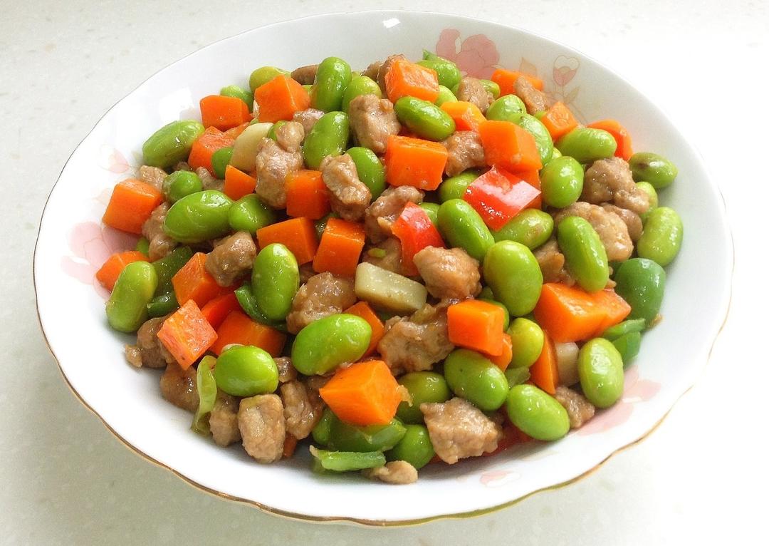 云柔风清做的毛豆胡萝卜炒肉丁