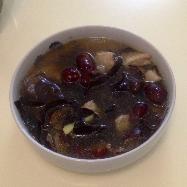 黑木耳红枣瘦肉汤
