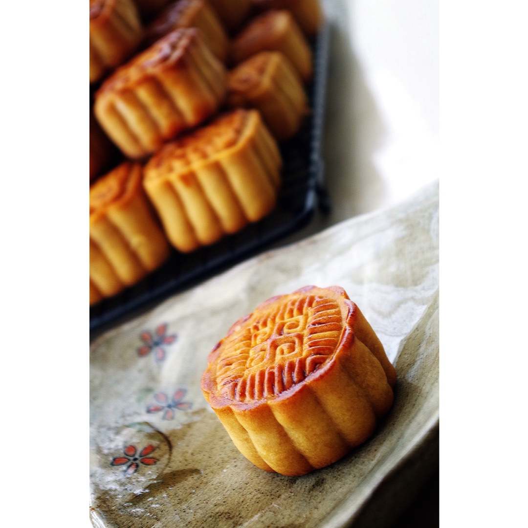 广式月饼—蛋黄莲蓉月饼