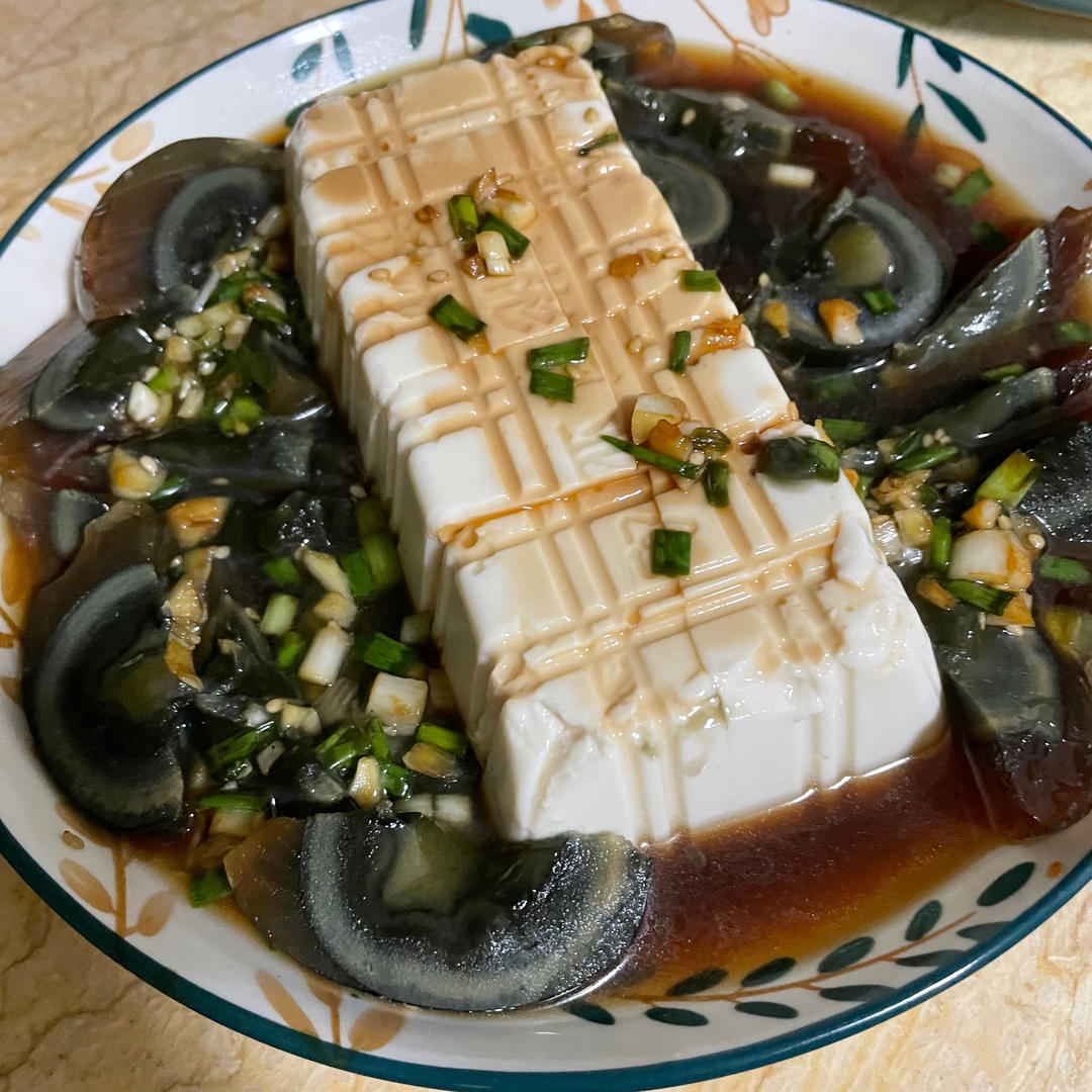 皮蛋拌豆腐
