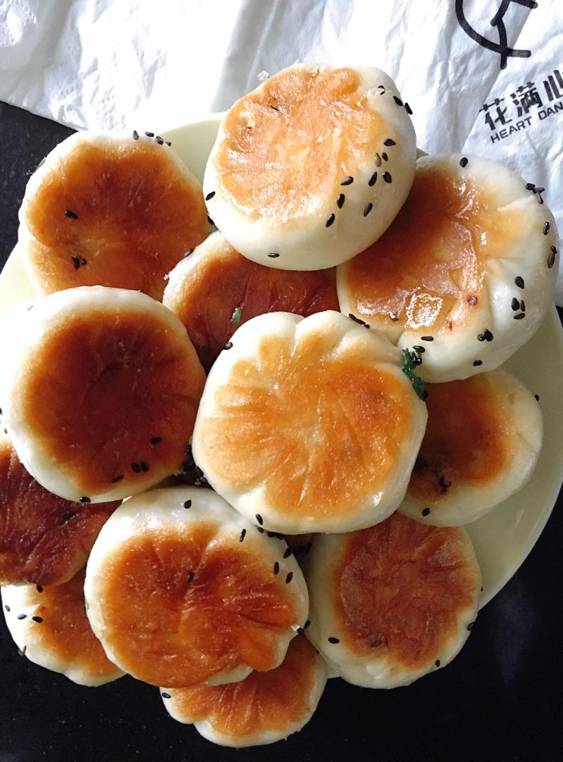 生煎  .    锅贴