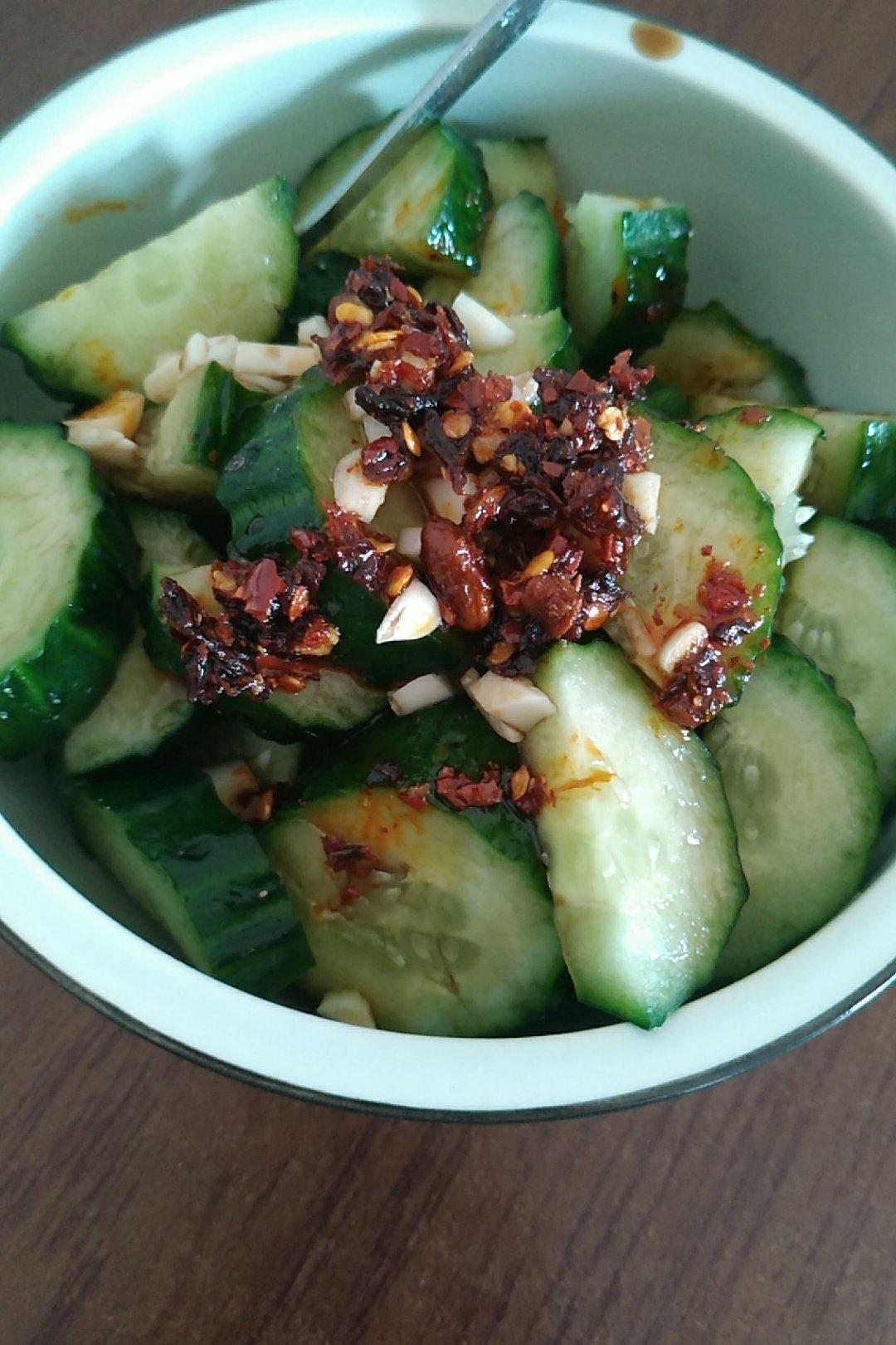 超级好吃的凉拌拍黄瓜