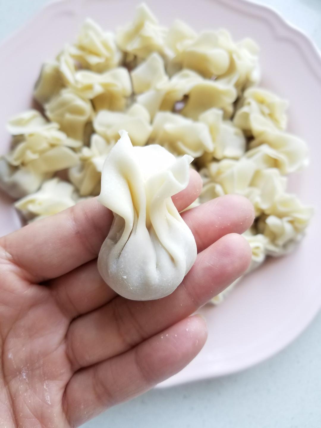 小维爱美食做的小馄饨的包法