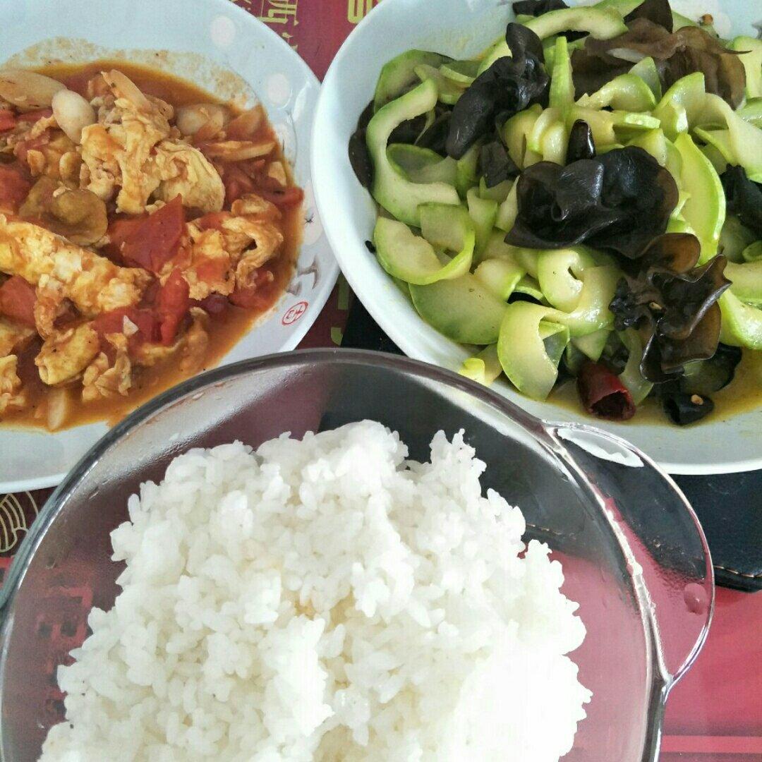 西葫芦炒黑木耳