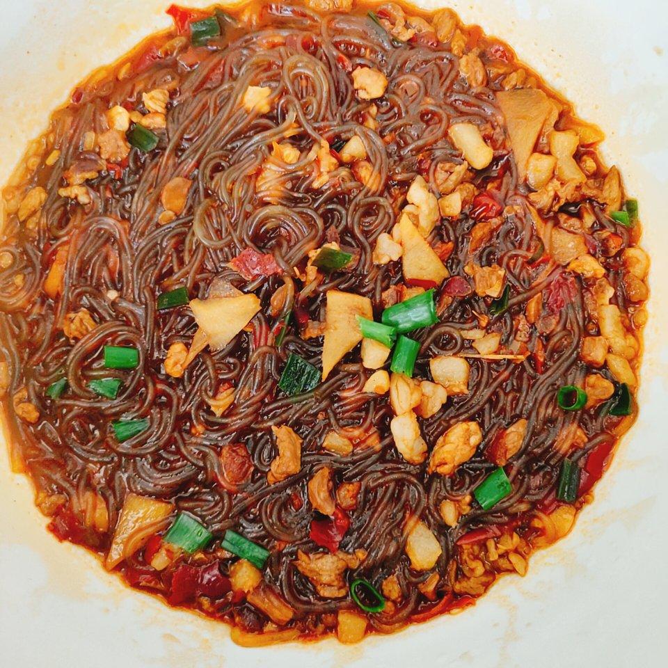 10分钟快手菜，巨下饭的肉沫粉丝煲