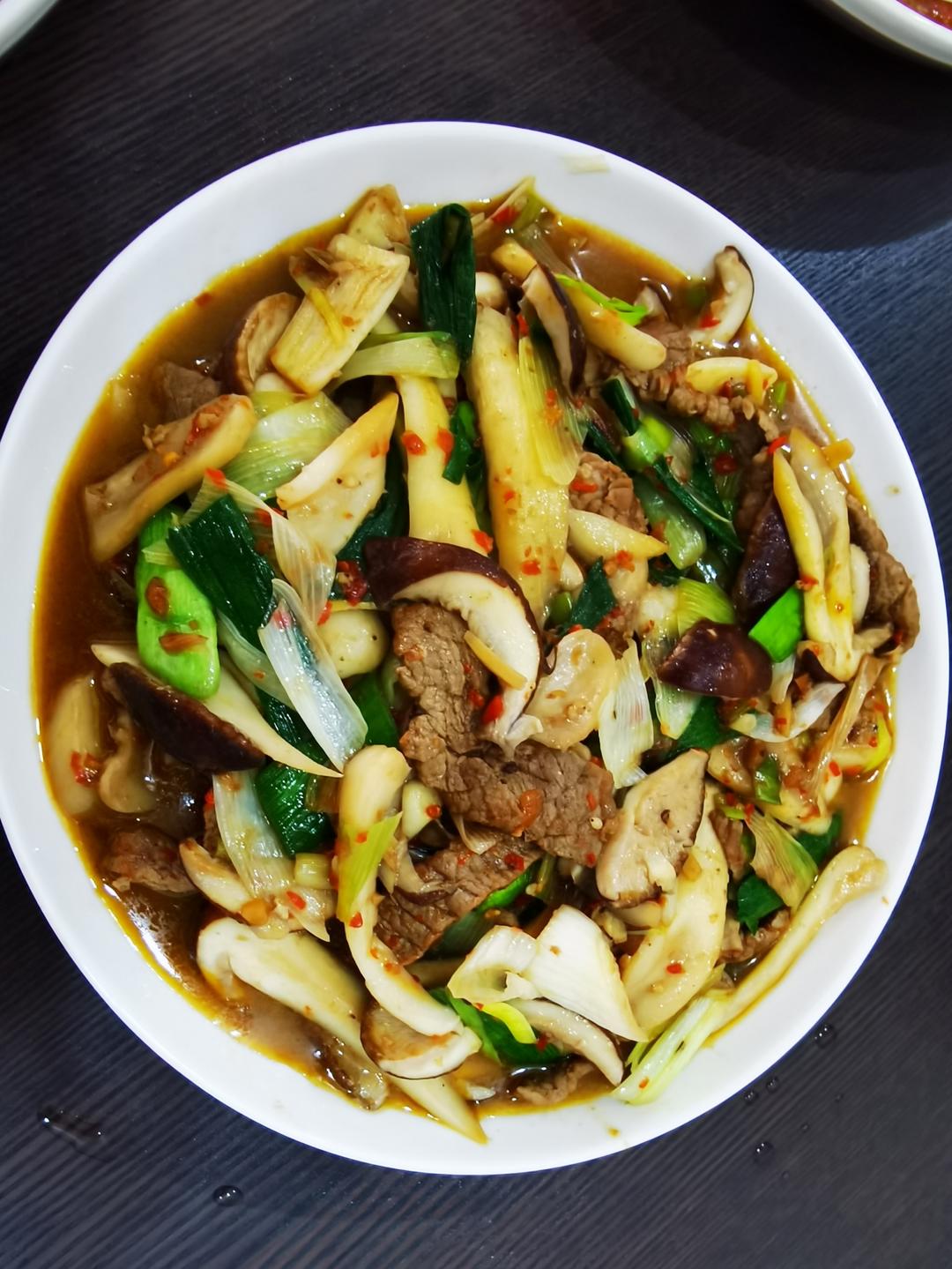 牛肉炒赤松茸