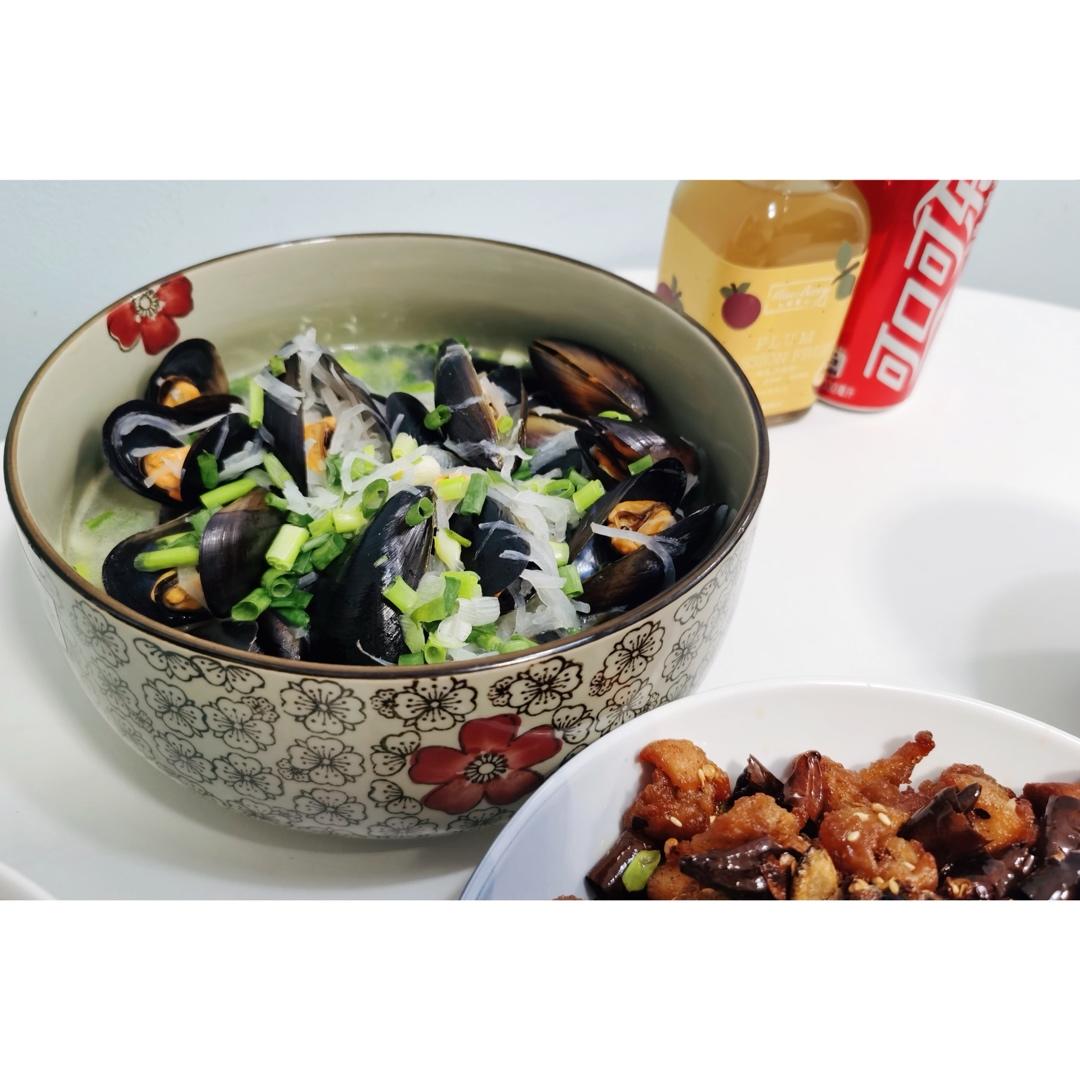 超级鲜美的蛤蜊萝卜丝鲈鱼汤