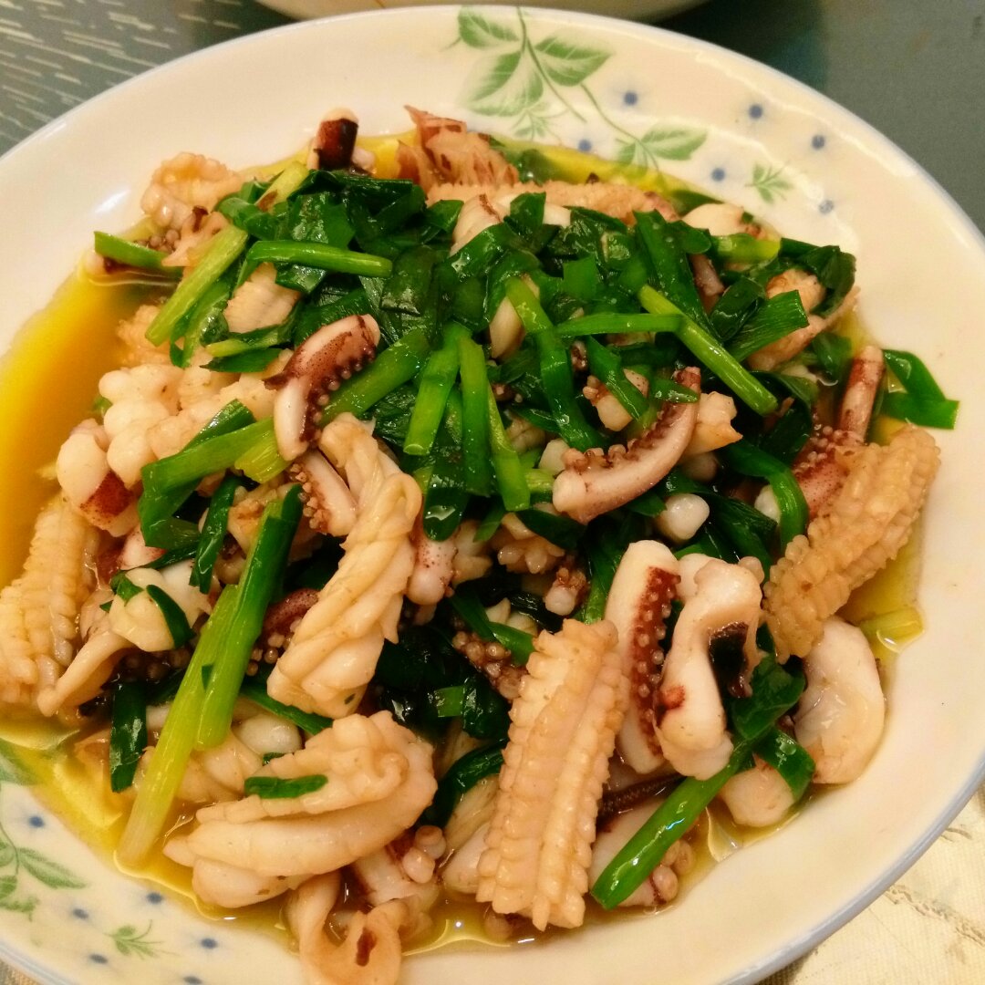 韭菜爆炒鱿鱼卷【阿茂手作·极简美味】