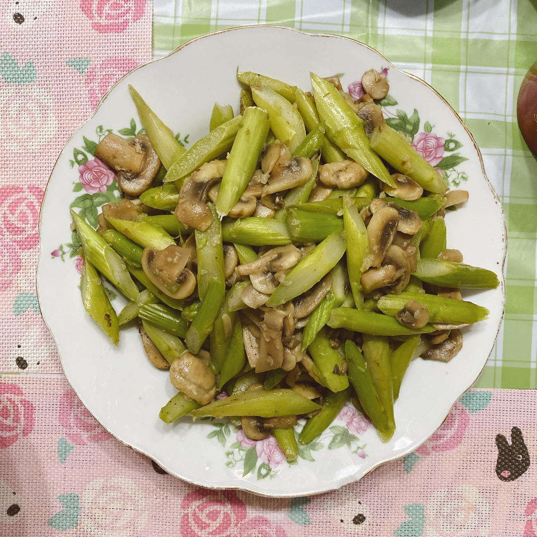 黄油蘑菇炒芦笋（做饭小白也能轻松搞定）