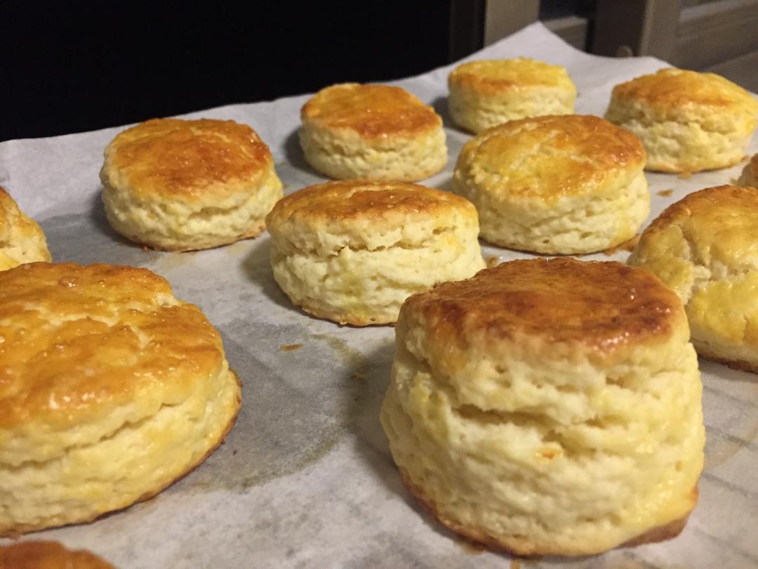 【视频】3分钟 奶油司康Scone(可能是世界上最快手的司康) 消耗淡奶油～