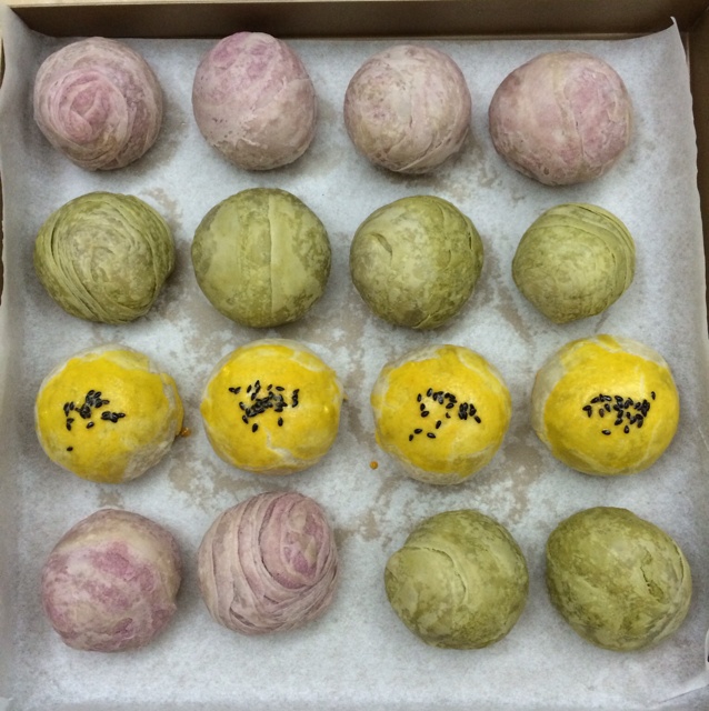 蛋黄酥~紫薯、抹茶、原味~花好月圆，中秋快乐~内附一次做六色蛋黄酥方法~