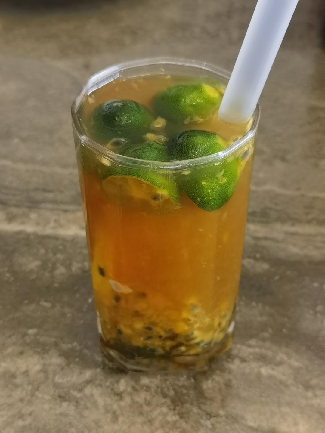 小青桔柠檬百香果蜂蜜饮品