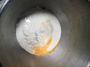 简单快手一次发酵酸奶小面包的做法 步骤2