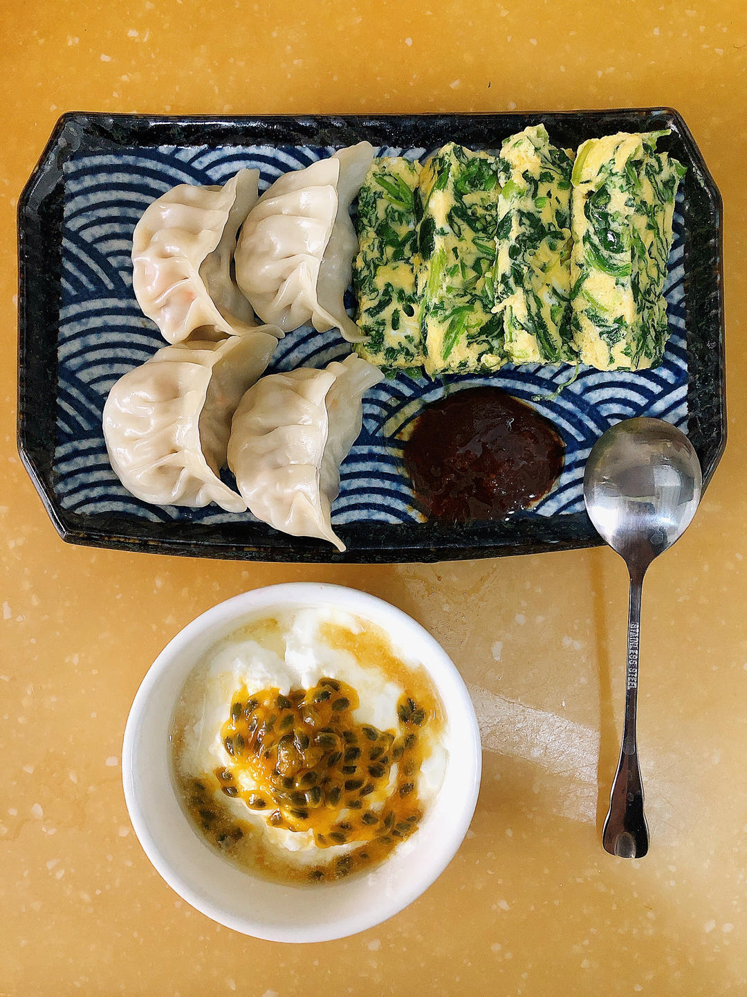 蘸汁菠菜鸡蛋糕——春季养生多吃菠菜