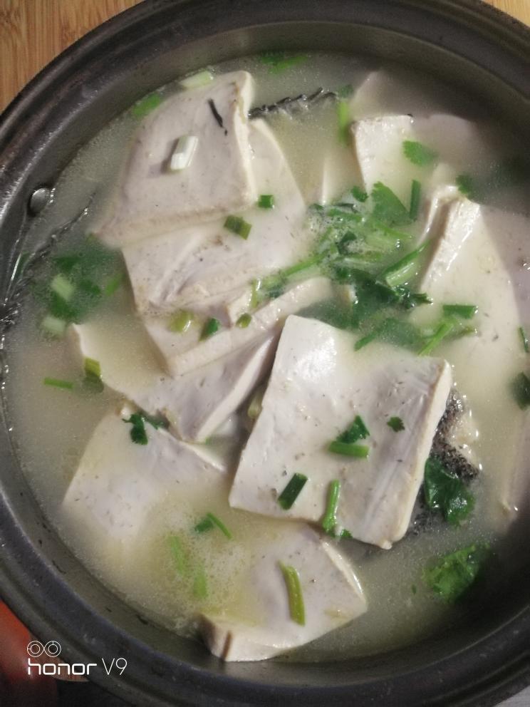 鱼骨豆腐汤的做法