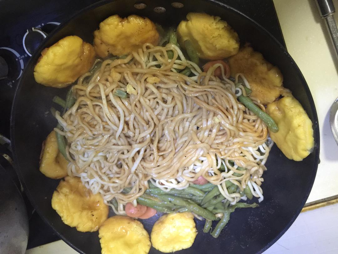 豆角焖面玉米面大饼子的做法