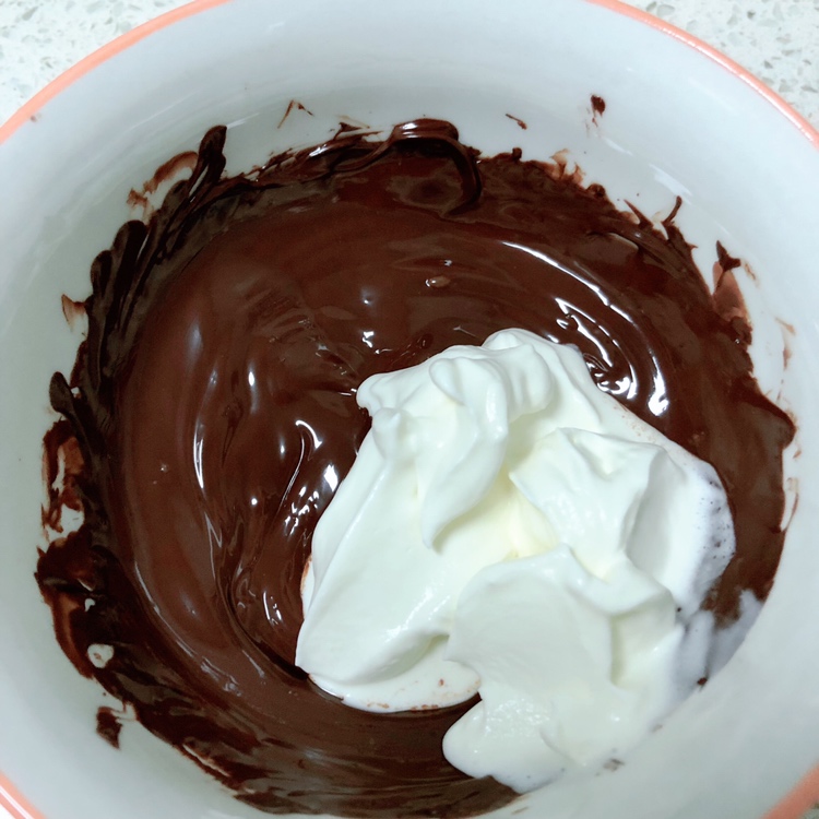 巧克力飓风蛋糕卷的做法 步骤7