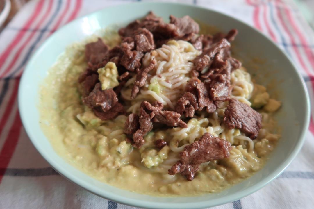 【生酮低碳】培根牛油果咸蛋魔芋面，快手2分钟