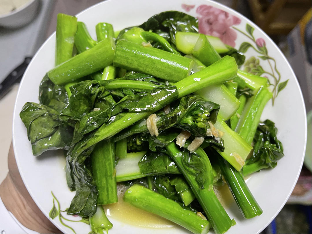 清脆爽口，蒜末麻香芥蓝