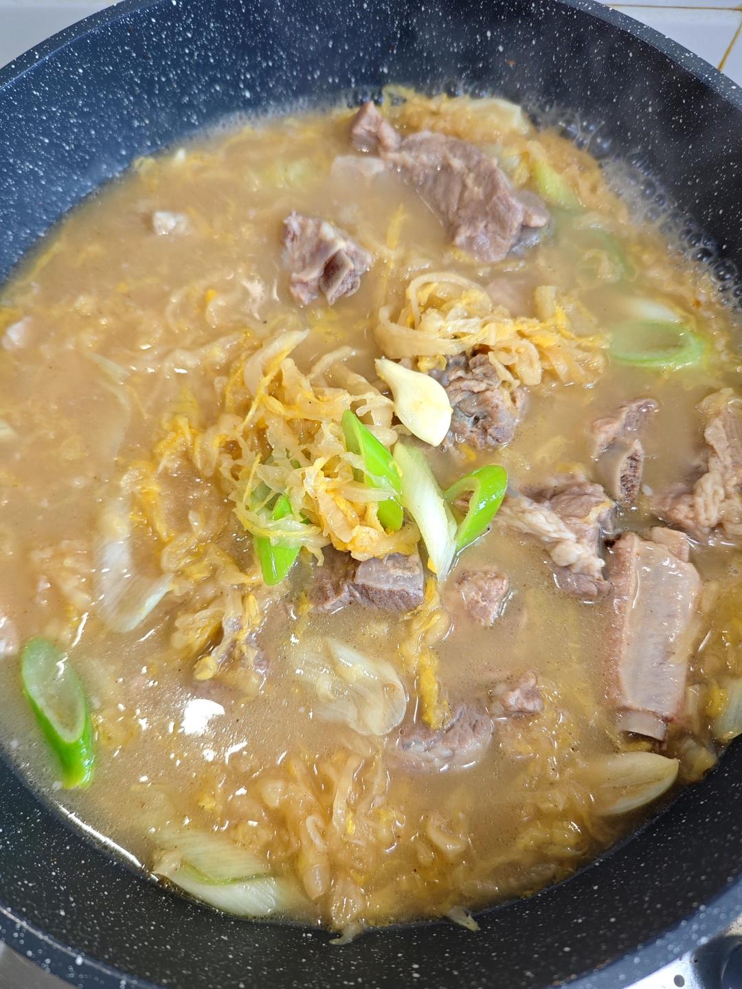 东北酸菜炖排骨