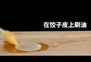 饺子皮葱油饼的做法 步骤4