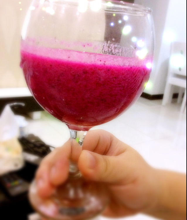 火龙果酸奶奶昔