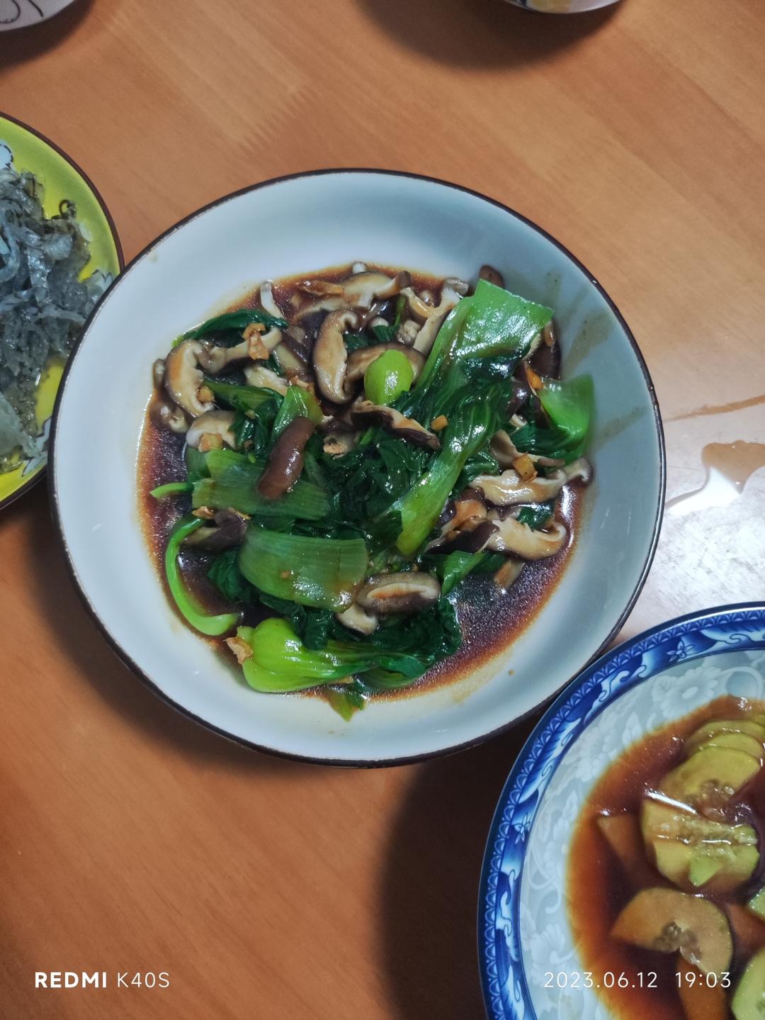 浇汁香菇油菜
