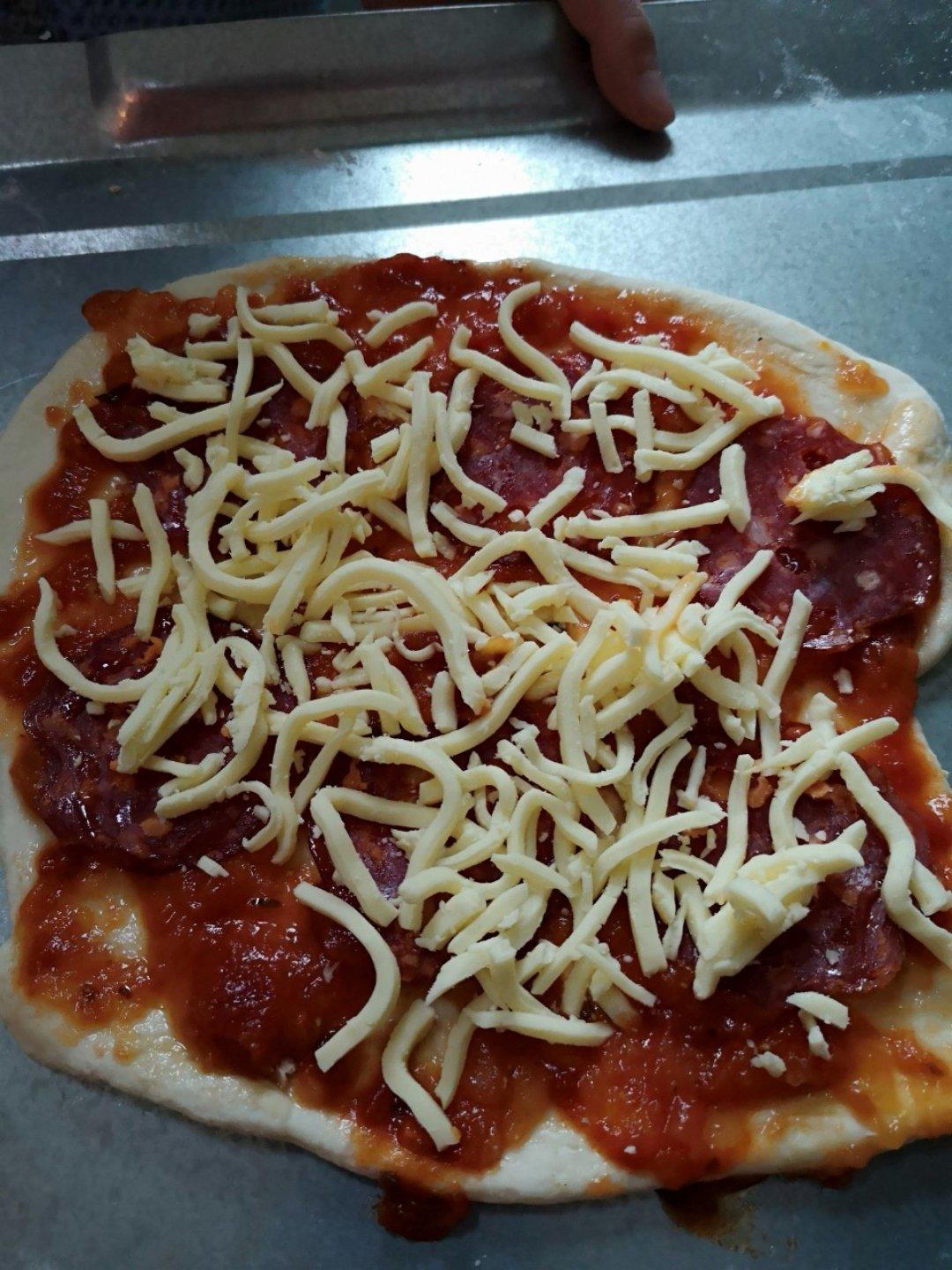萨拉米薄底披萨 Salami Pizza