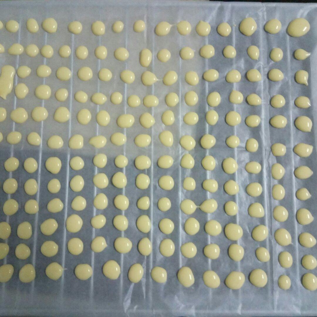 入口即化的无添加蛋黄溶豆