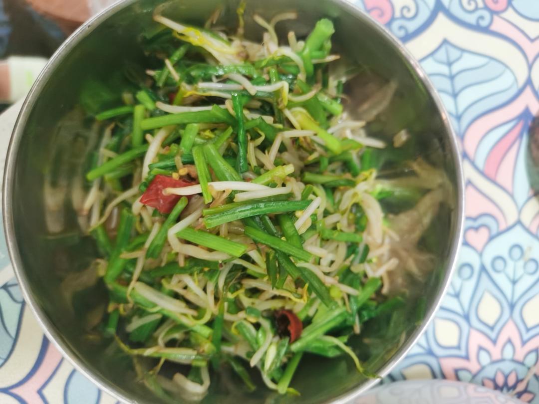绿豆芽炒韭菜