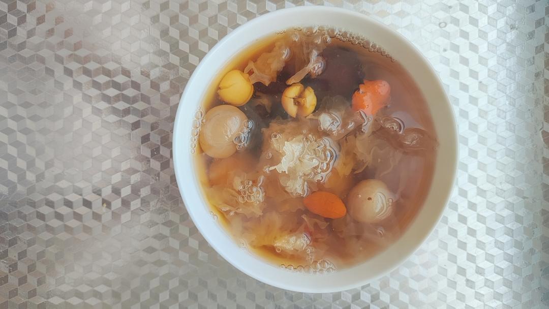 红枣银耳莲子羹