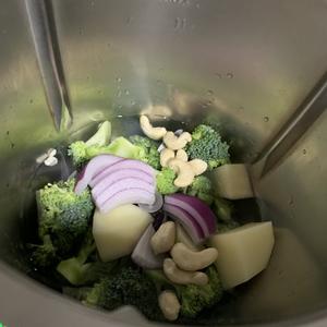 低脂西兰花浓汤的做法 步骤1