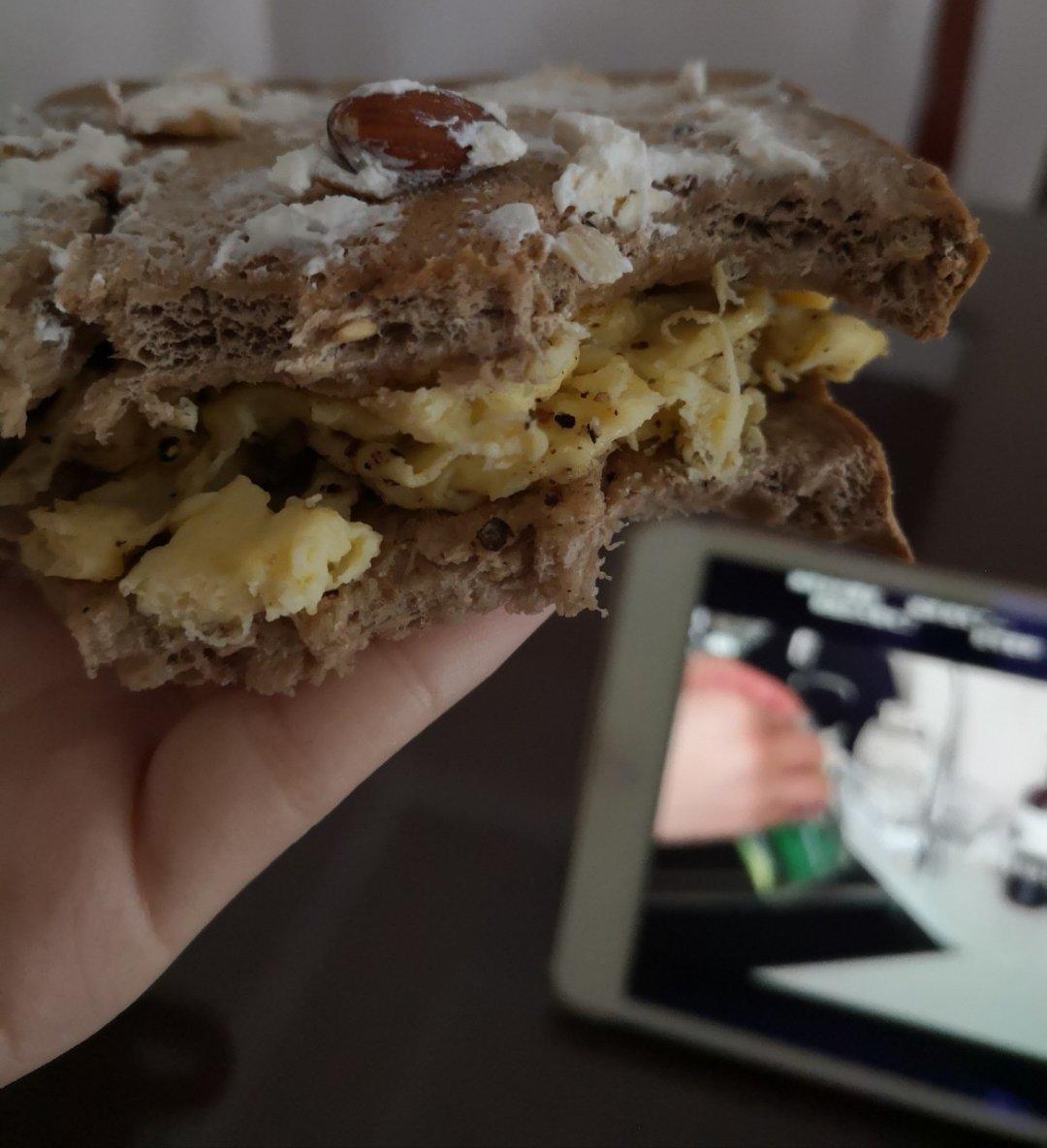 鸡蛋芝士烤吐司