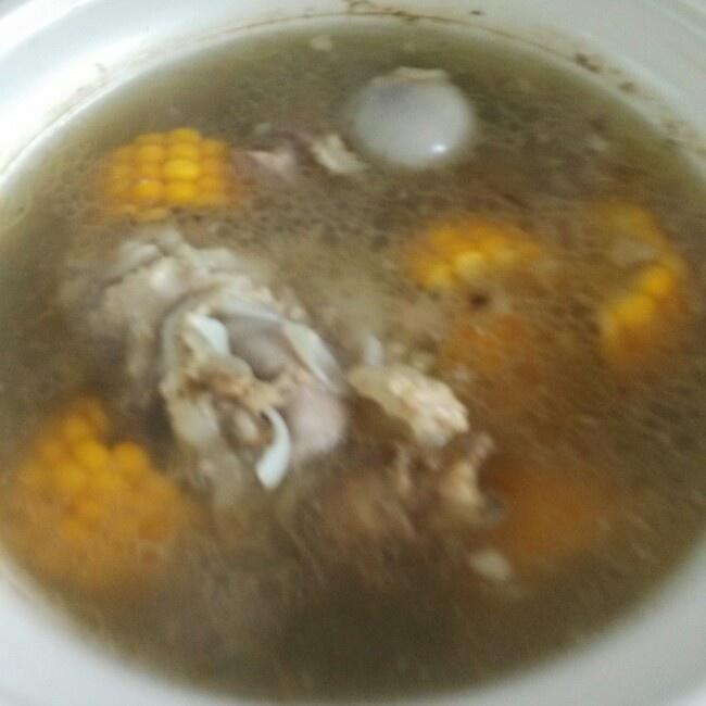 玉米大骨汤的做法