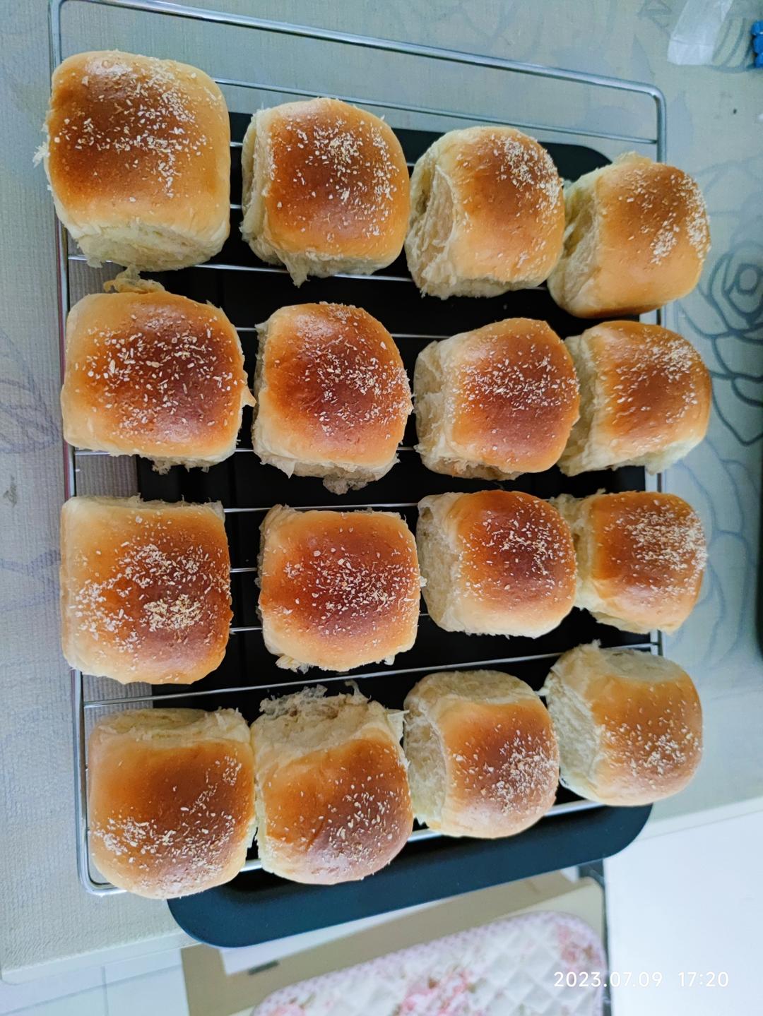 超级柔软的奶油奶酪椰蓉小餐包