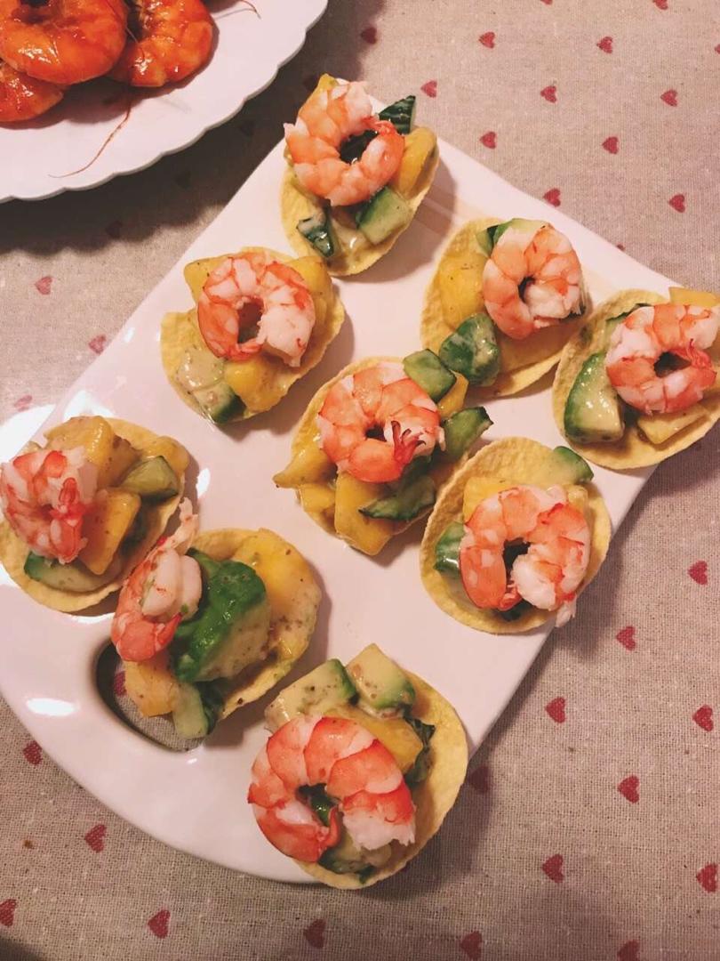 薯片牛油果大虾沙拉