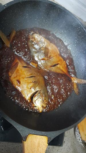 糖醋金鲳鱼也适用于其它海鱼的做法，不用煎水煮鲳鳊鱼😋。的做法 步骤7