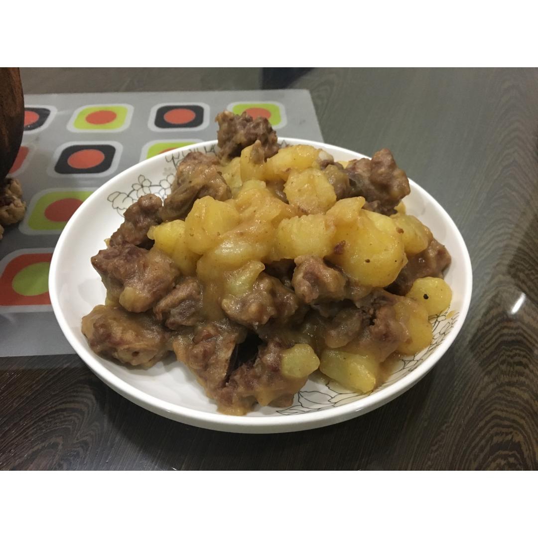 土豆焖排骨