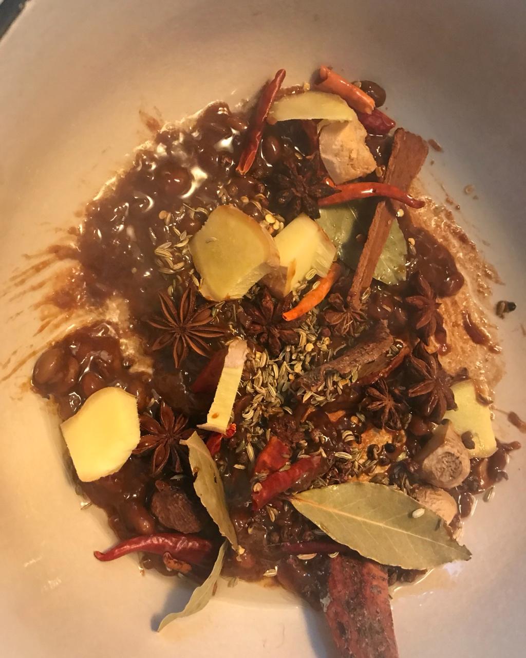 秘制酱肘子