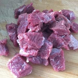 洋葱土豆胡萝卜炖牛肉的做法 步骤1