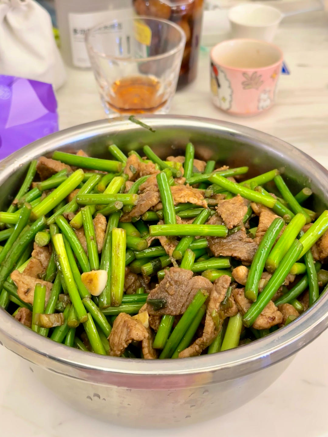 五花肉炒蒜苔 / 蒜薹炒肉
