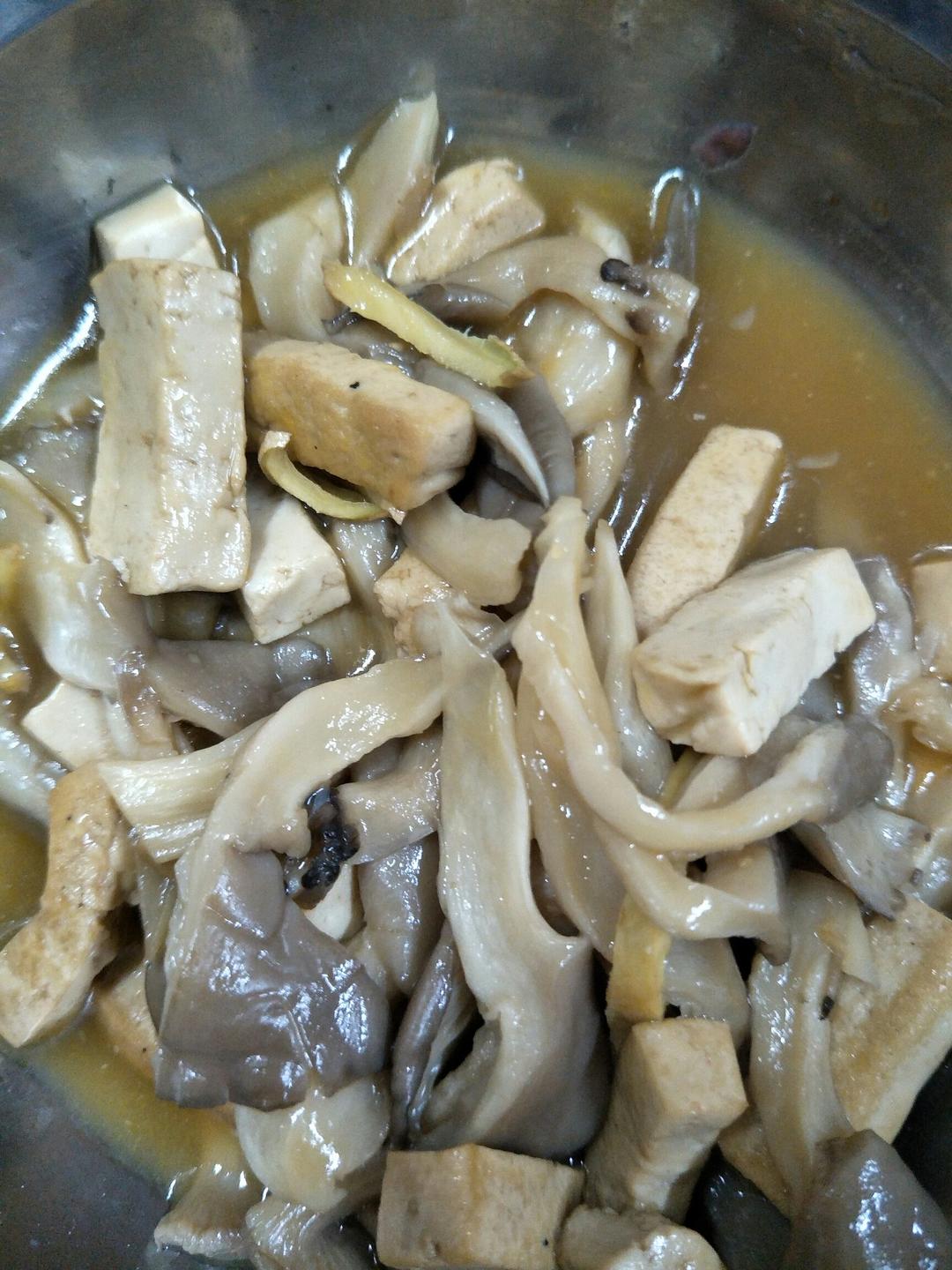鲜到没朋友的蘑菇炖豆腐