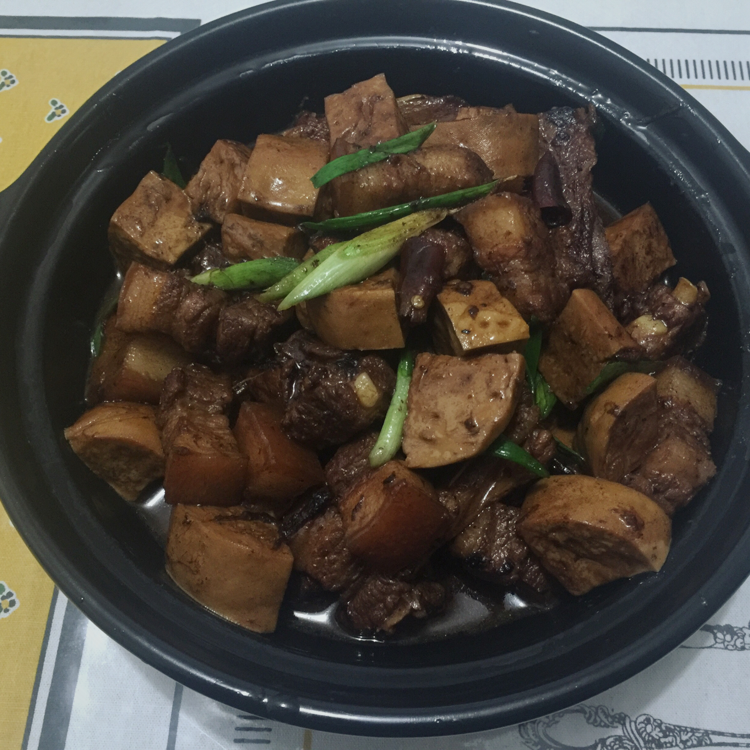 五花肉烧素鸡 Pork Belly with Dry Tofu