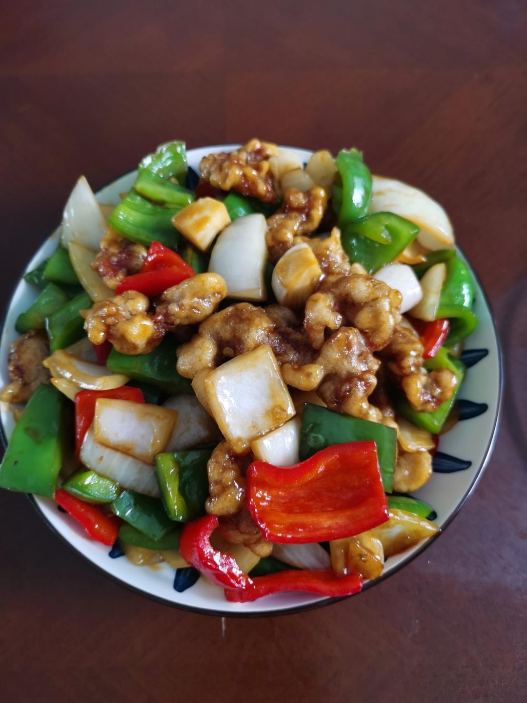 厨师长教你：“溜肉段”的家常做法，外酥里嫩唇齿留香