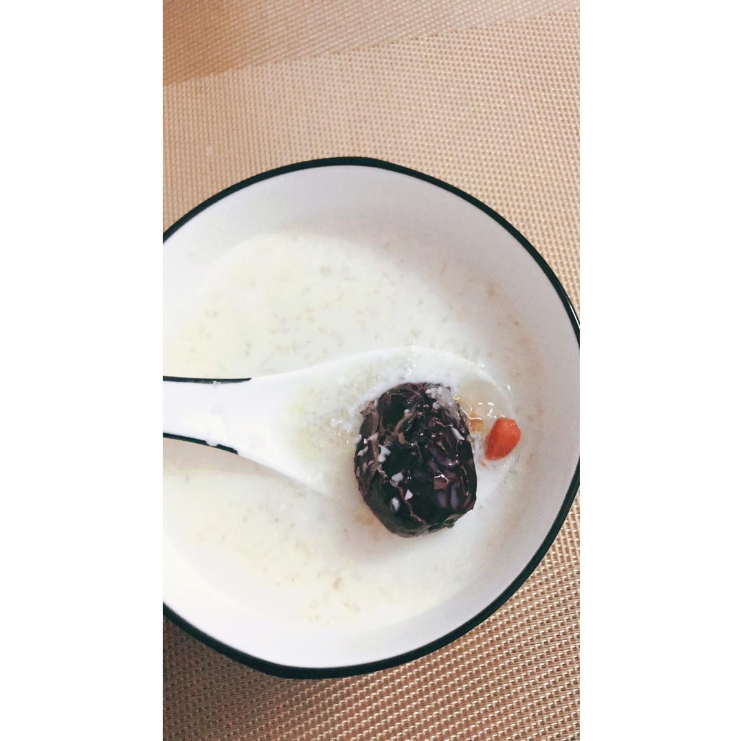 牛奶桃胶皂米角雪燕羹  夏季美颜养颜佳品☺