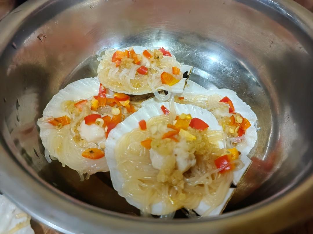 蒜蓉粉丝蒸扇贝（清晰图片步骤讲解）